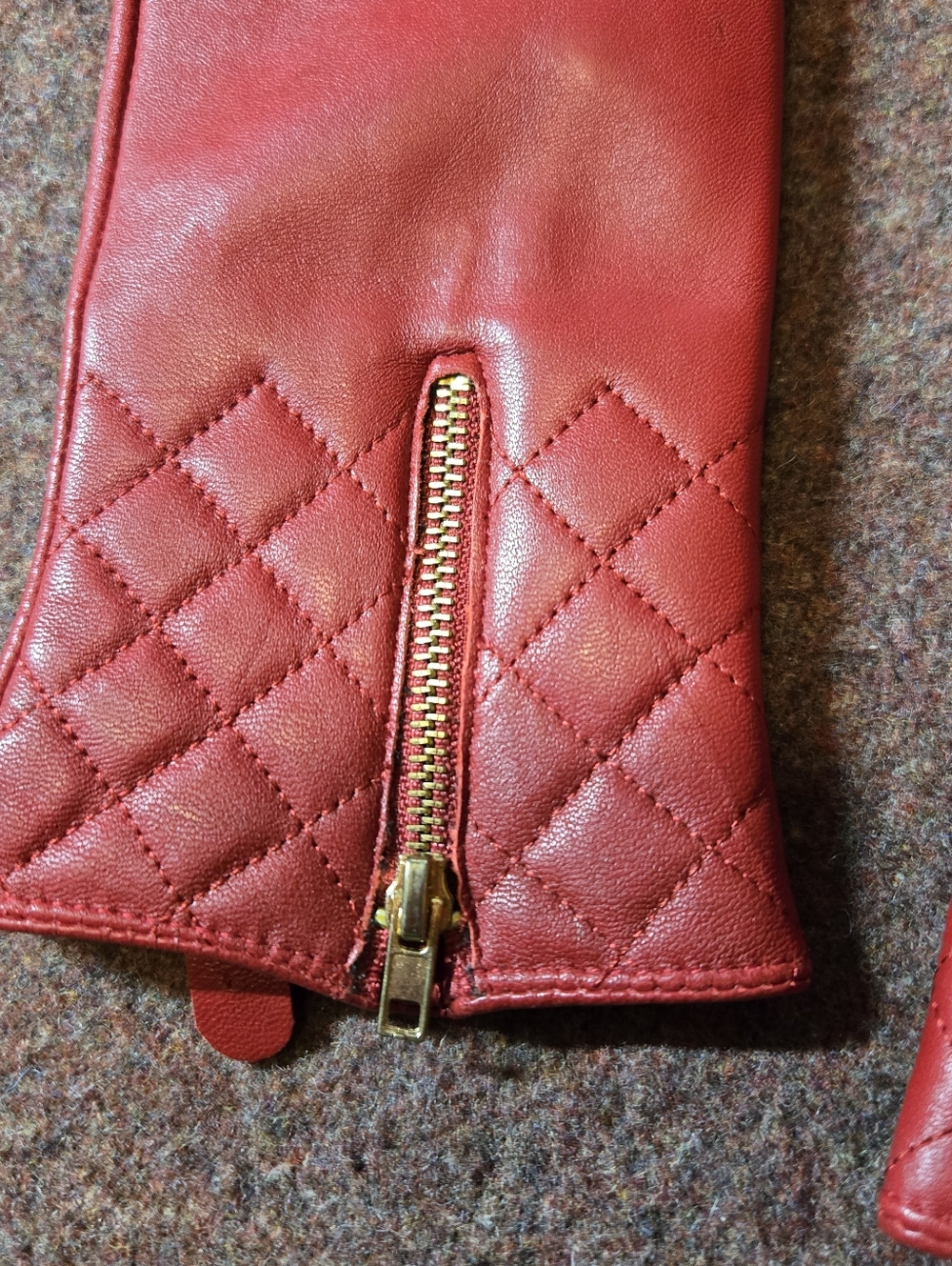 Faux Leather Red Gloves By Excelled Size Large With Goldtone Zippers - Picture 2 of 5